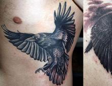 Kraukļa tetovējums.  Vārnas tetovējuma nozīme.  Vārnu tetovējumu skices un fotogrāfijas.  Kraukļa tetovējums: putna nozīme un nozīme pasaules vēsturē, foto Kraukļa tetovējumi ar galvaskausa skicēm
